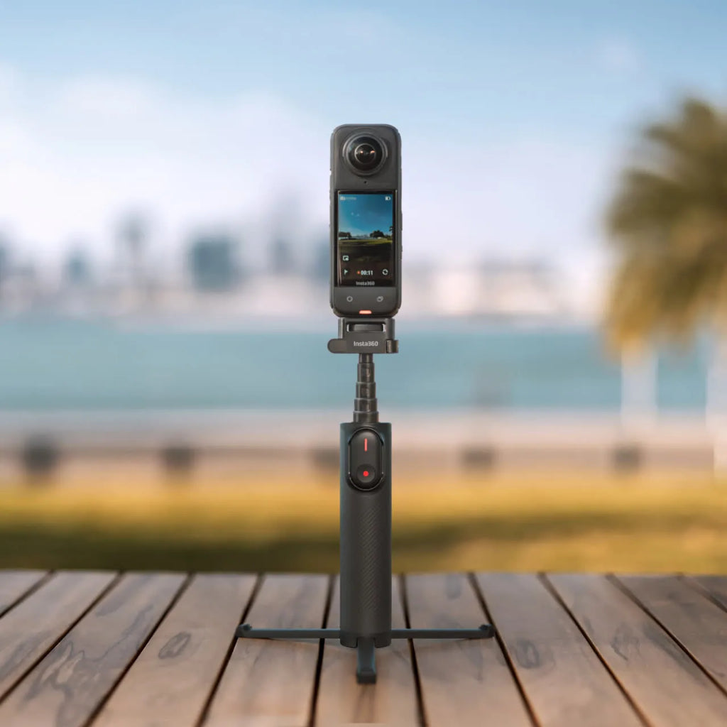 Insta360 Foldable 2-in-1 Selfie Stick (1/4" Mount) Remote Kit / Standard Kit