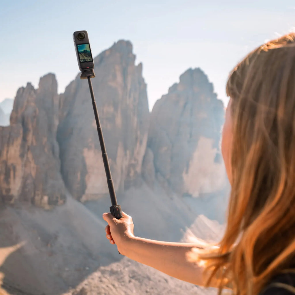 Insta360 Foldable 2-in-1 Selfie Stick (1/4" Mount) Remote Kit / Standard Kit